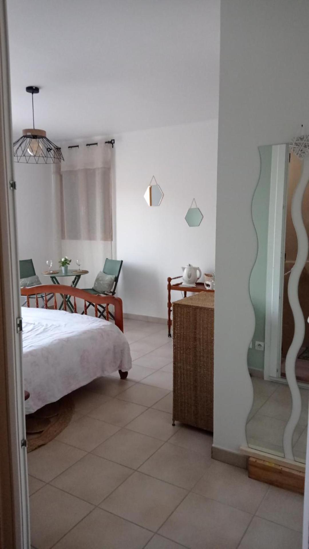Bed and Breakfast Les Cigales Villelaure Exterior foto